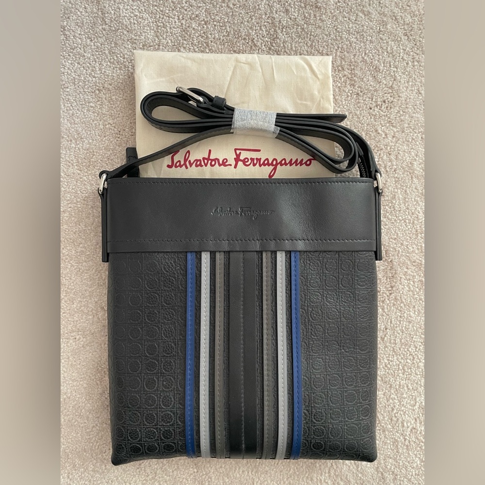 salvatore ferragamo men's messenger bag. Black. Leather.